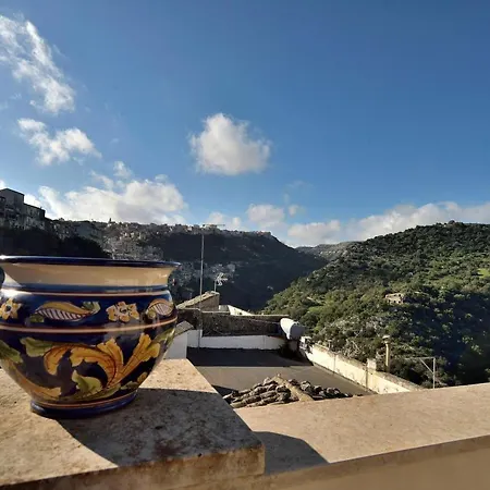Le Luci Su Ibla - Ospitalita Con Vista Bed & Breakfast